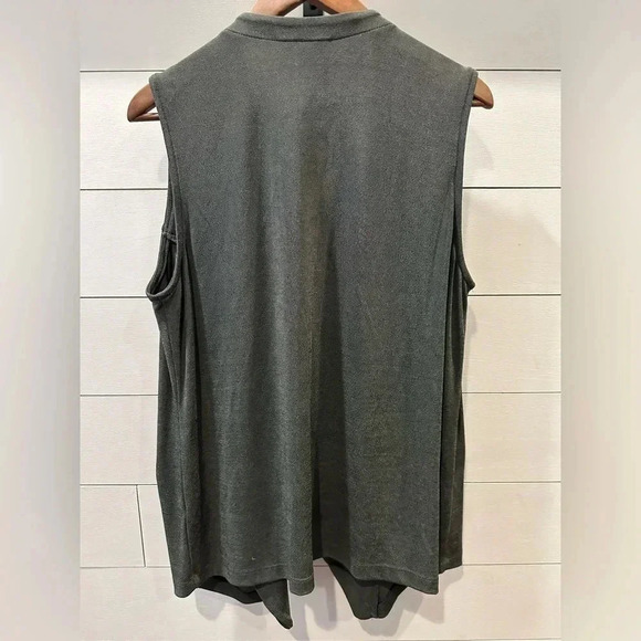 Chico’s TRAVELERS CLASSIC
Zipper Vest- size 2 - Picture 5 of 5